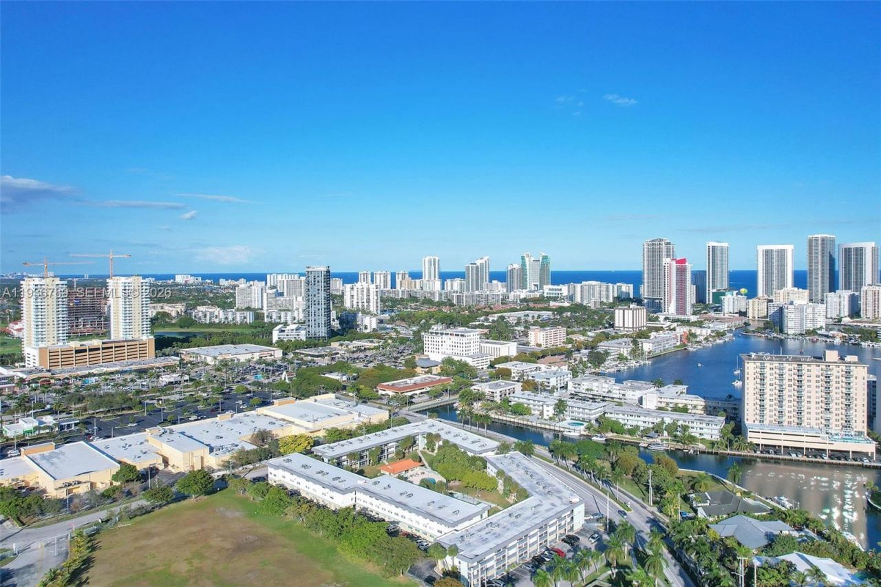 270 Layne Blvd, Unit 305, Hallandale Beach, FL 33009 Photo