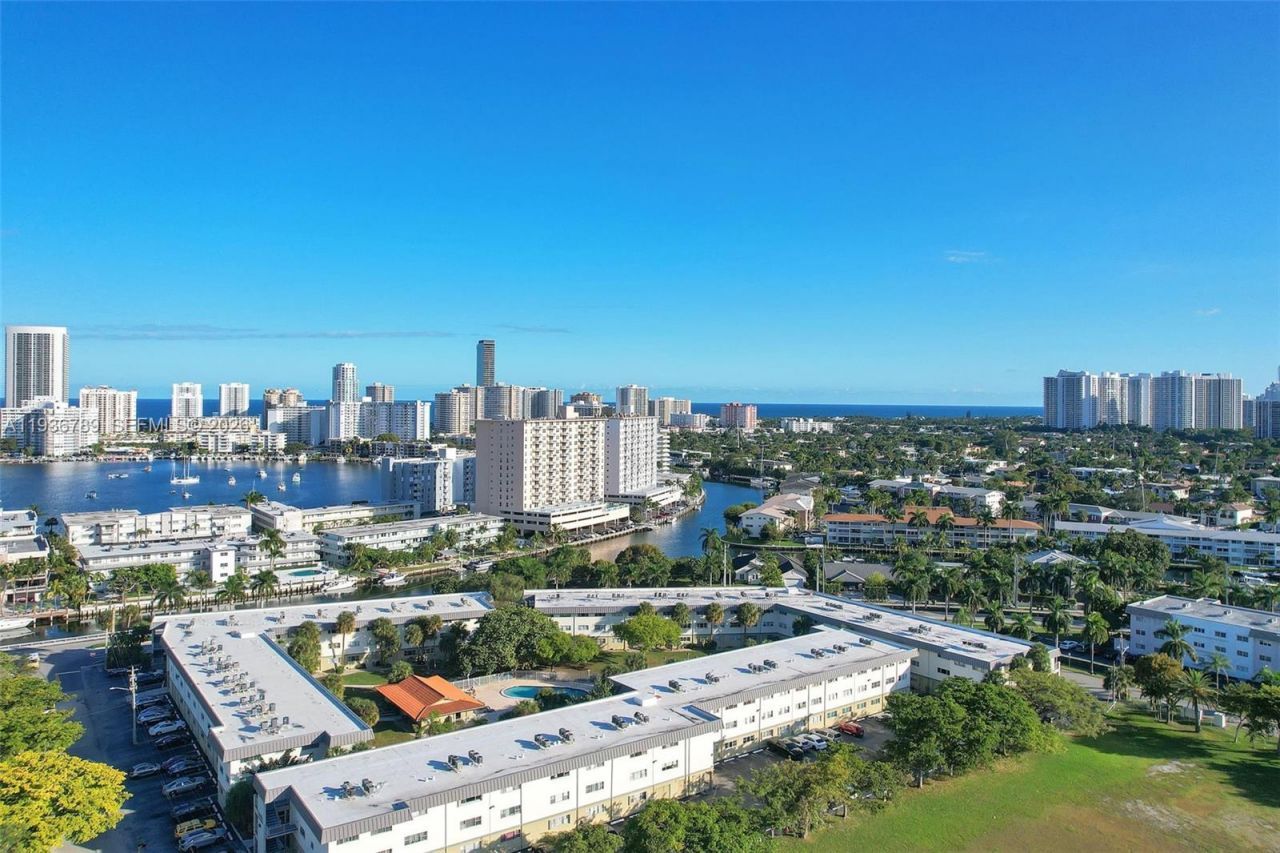 270 Layne Blvd, Unit 305, Hallandale Beach, FL 33009 Photo