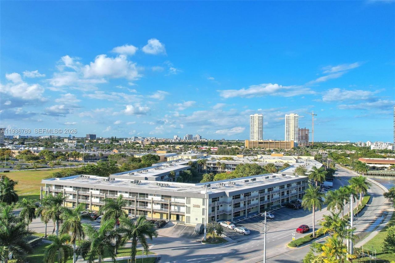 270 Layne Blvd, Unit 305, Hallandale Beach, FL 33009 Photo