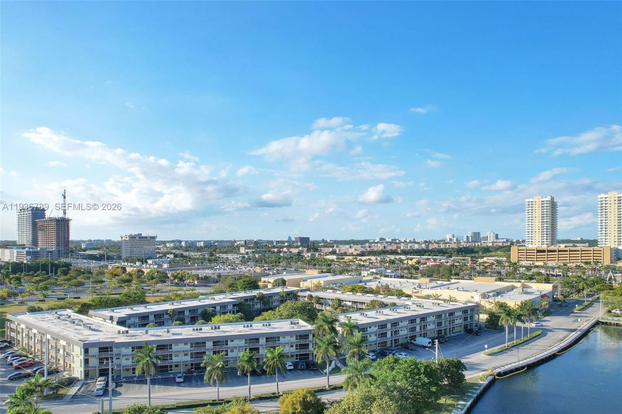 270 Layne Blvd, Unit 305, Hallandale Beach, FL 33009 Photo