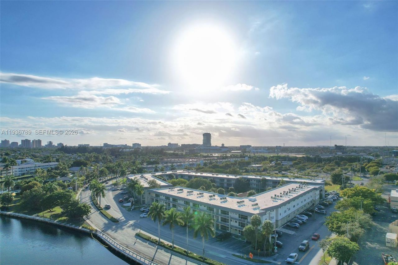 270 Layne Blvd, Unit 305, Hallandale Beach, FL 33009 Photo