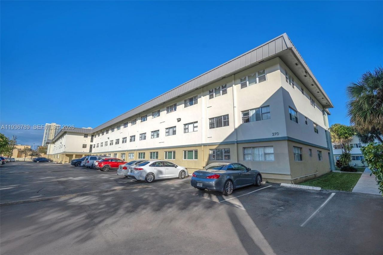 270 Layne Blvd, Unit 305, Hallandale Beach, FL 33009 Photo