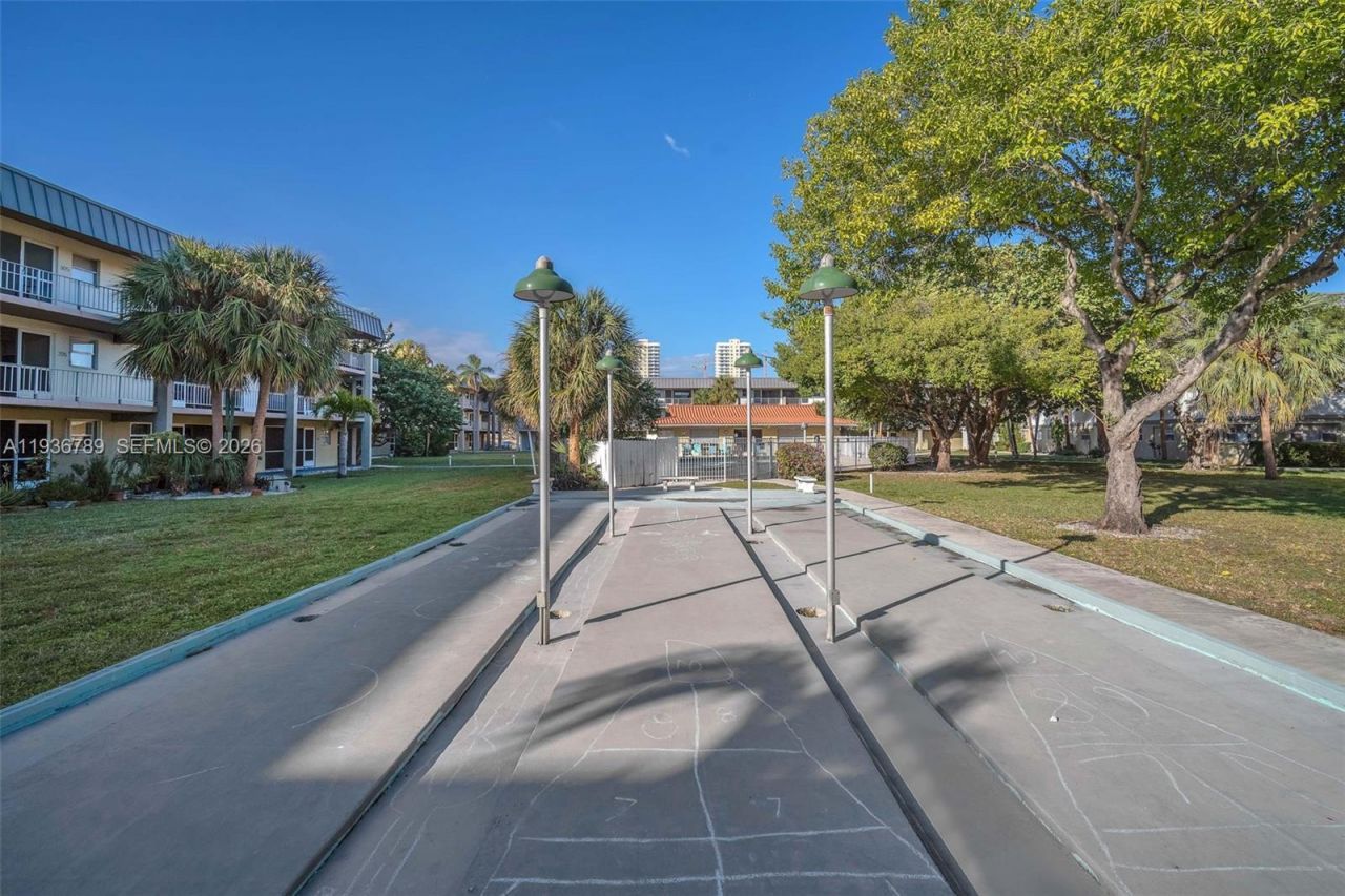 270 Layne Blvd, Unit 305, Hallandale Beach, FL 33009 Photo