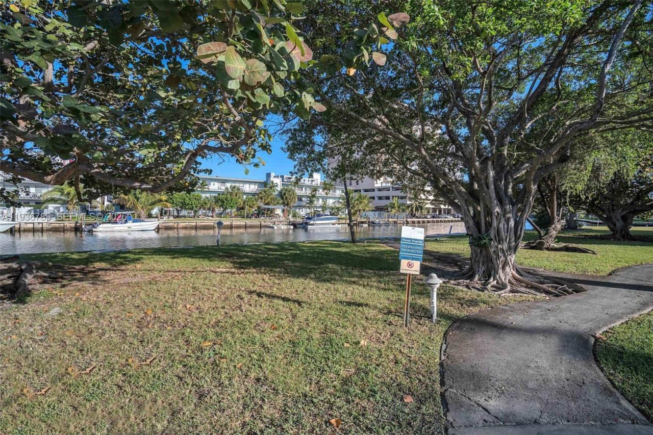 270 Layne Blvd, Unit 305, Hallandale Beach, FL 33009 Photo