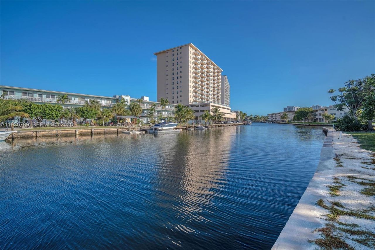 270 Layne Blvd, Unit 305, Hallandale Beach, FL 33009 Photo