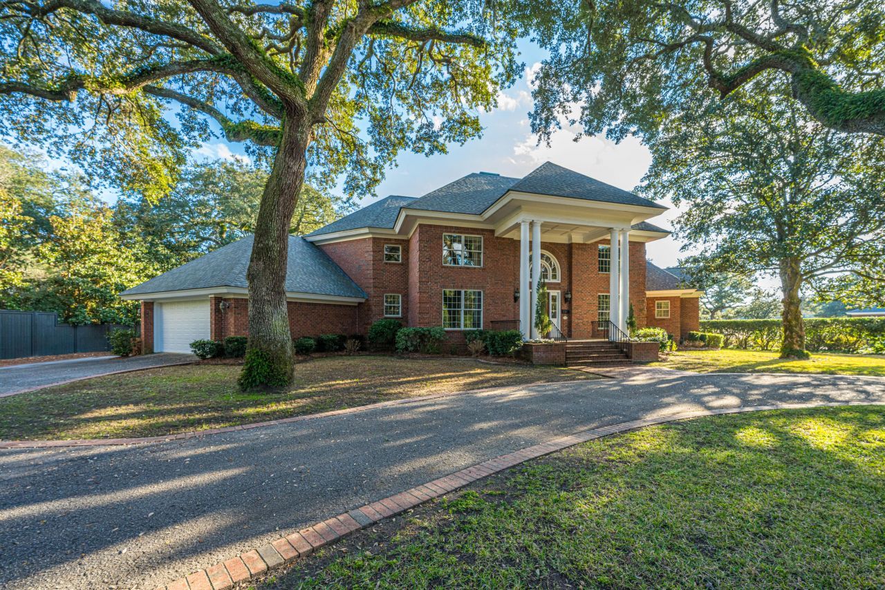 235 Country Club Lane Photo 5