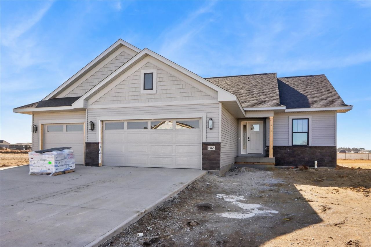 1965 Oak Terrace Avenue, North Liberty, IA 52317 Main Photo