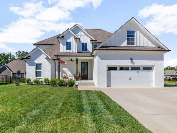 553 Bowden Dr, Clarksville, TN 37043