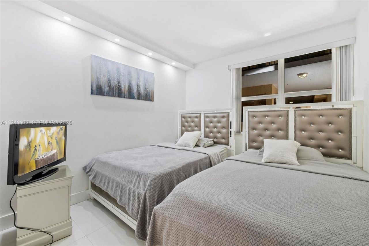 17125 N Bay Rd , Unit 3112, Sunny Isles Beach, FL 33160 Photo