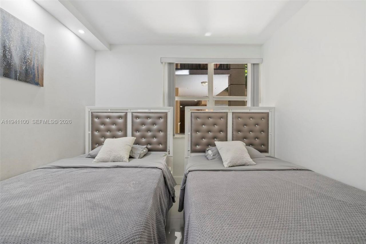 17125 N Bay Rd , Unit 3112, Sunny Isles Beach, FL 33160 Photo