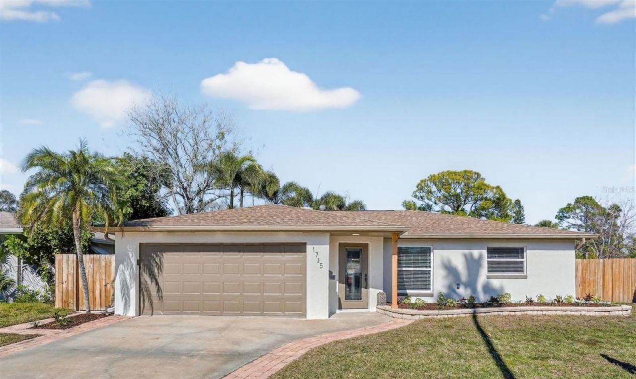 1735 Connecticut Avenue Ne, Saint Petersburg, FL 33703 Main Photo