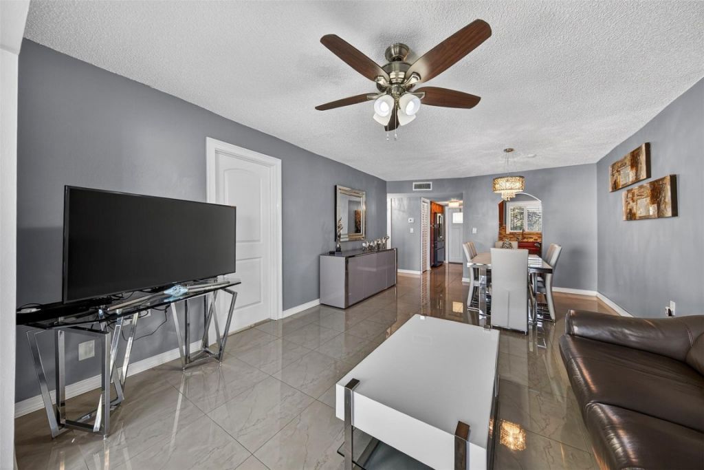 2951 E Sunrise Lakes Drive, Unit 312, Sunrise, FL 33322 Photo