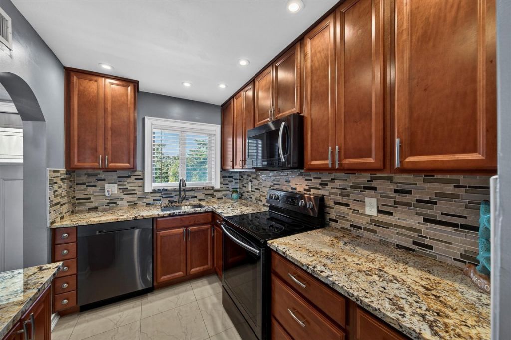 2951 E Sunrise Lakes Drive, Unit 312, Sunrise, FL 33322 Photo