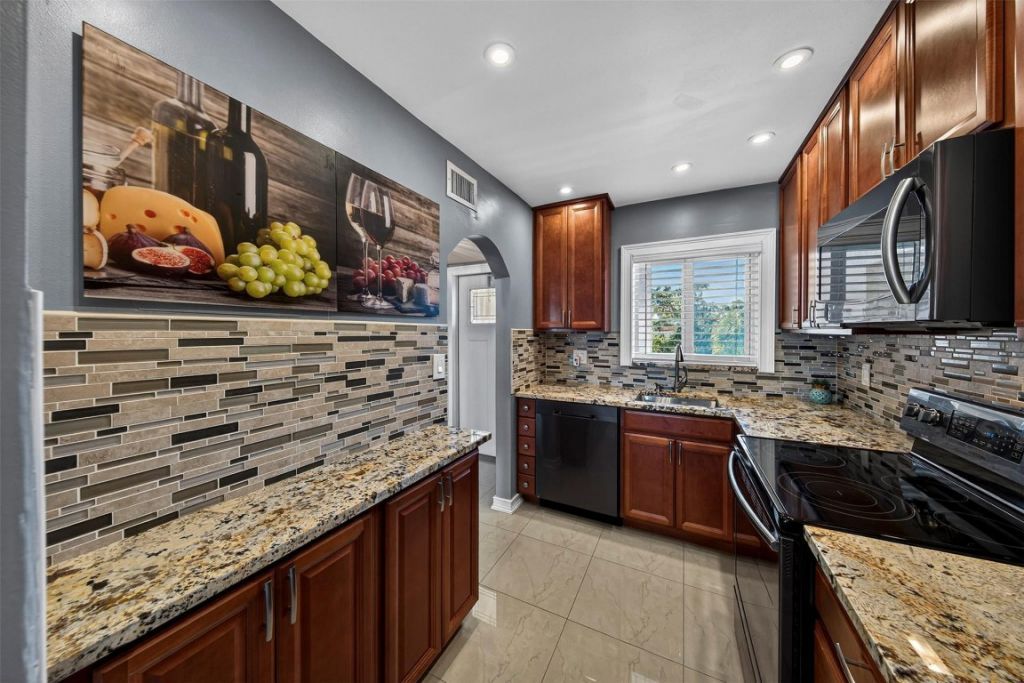 2951 E Sunrise Lakes Drive, Unit 312, Sunrise, FL 33322 Photo