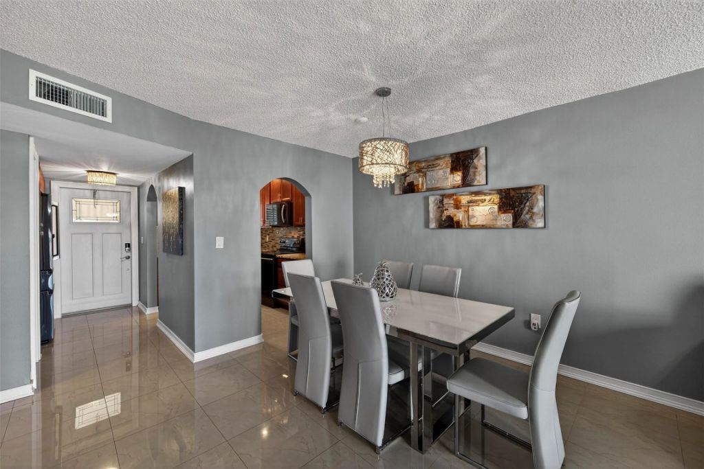 2951 E Sunrise Lakes Drive, Unit 312, Sunrise, FL 33322 Photo