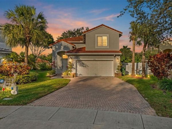 1289 NW 171st Ter, Pembroke Pines, FL 33028