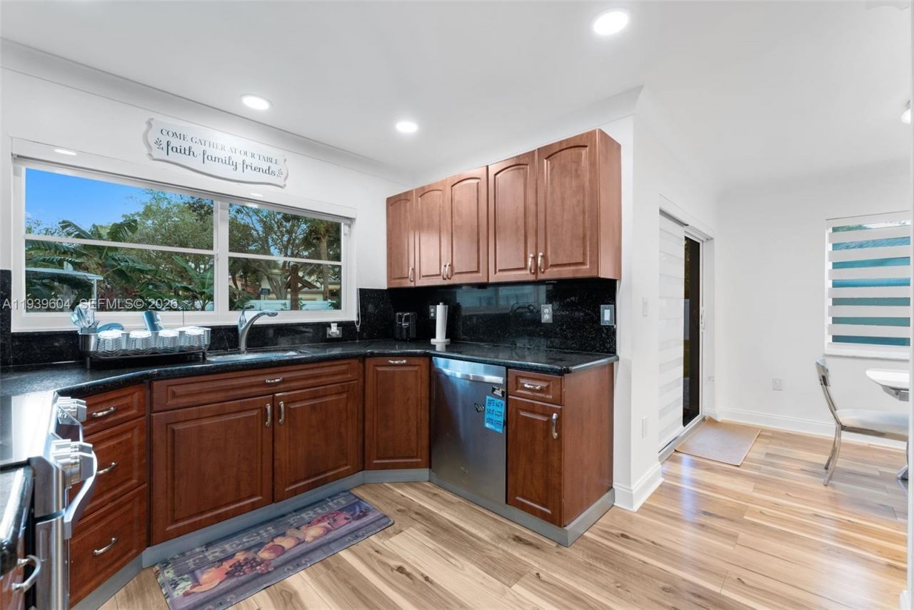 1289 NW 171st Ter, Pembroke Pines, FL 33028 Photo