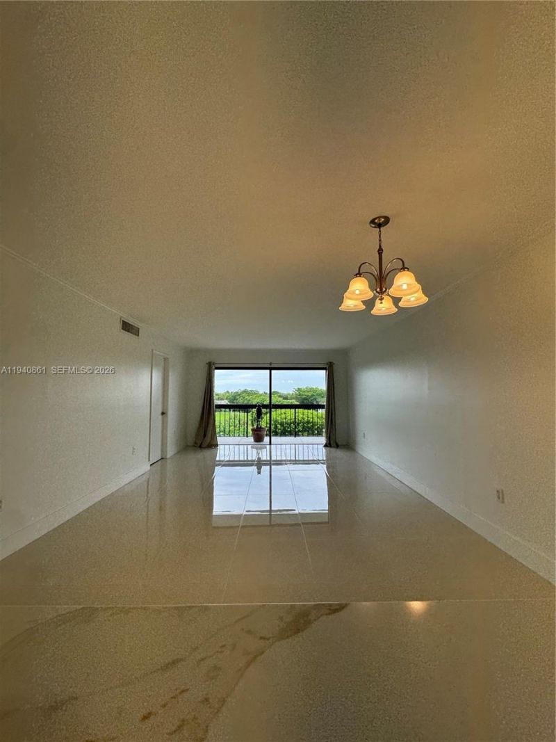 10317 NW 9 St Circle, Unit 501-9, Miami, FL 33172 Photo