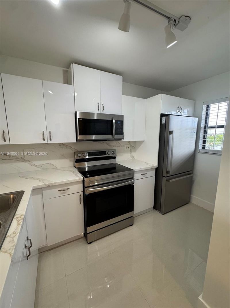 10317 NW 9 St Circle, Unit 501-9, Miami, FL 33172 Photo
