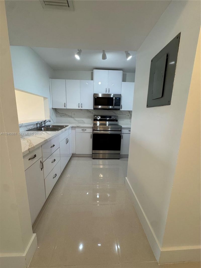 10317 NW 9 St Circle, Unit 501-9, Miami, FL 33172 Photo