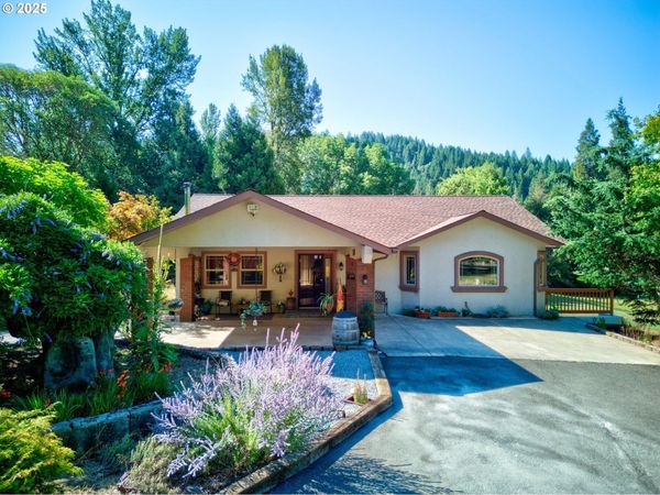 913 Starveout Creek Road, Azalea, OR 97410