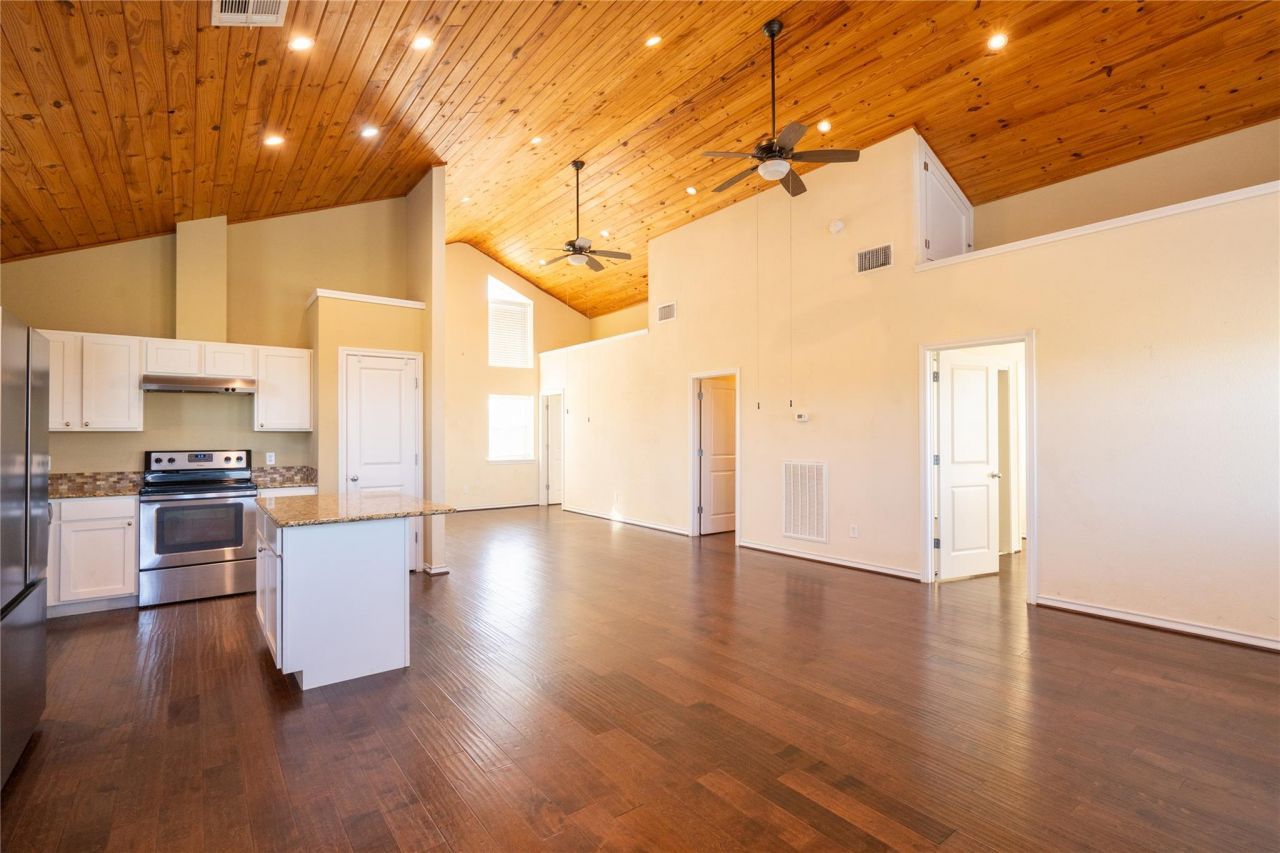 1050 County Road 129, Unit B, Taylor, TX 76574 Main Photo