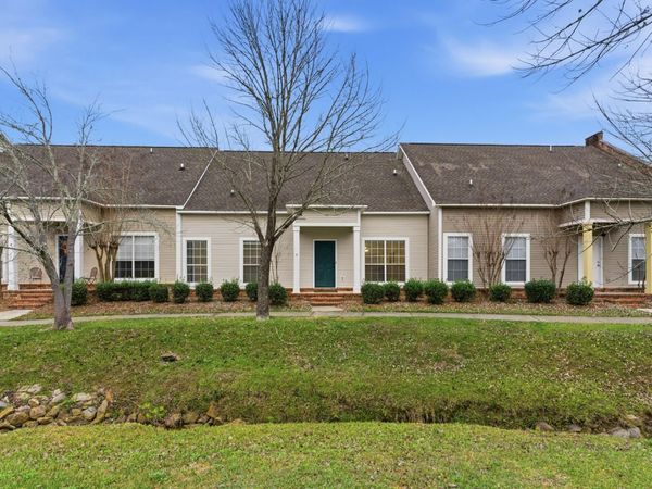 6 Gardenview Ln., Hattiesburg, MS 39402