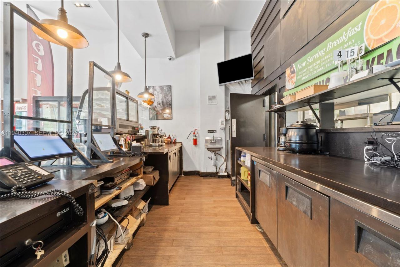 21 NW Miami Ct , Miami, FL 33128 Photo