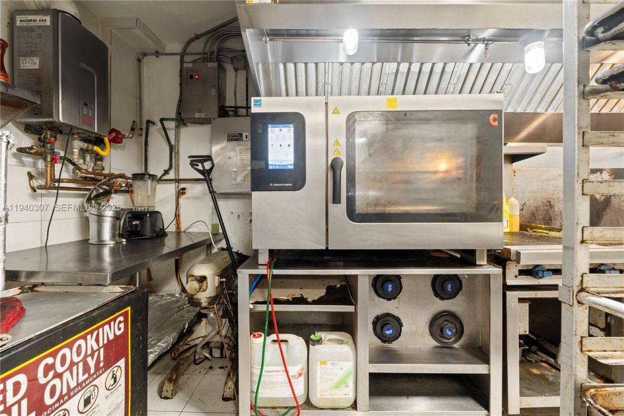 21 NW Miami Ct , Miami, FL 33128 Photo