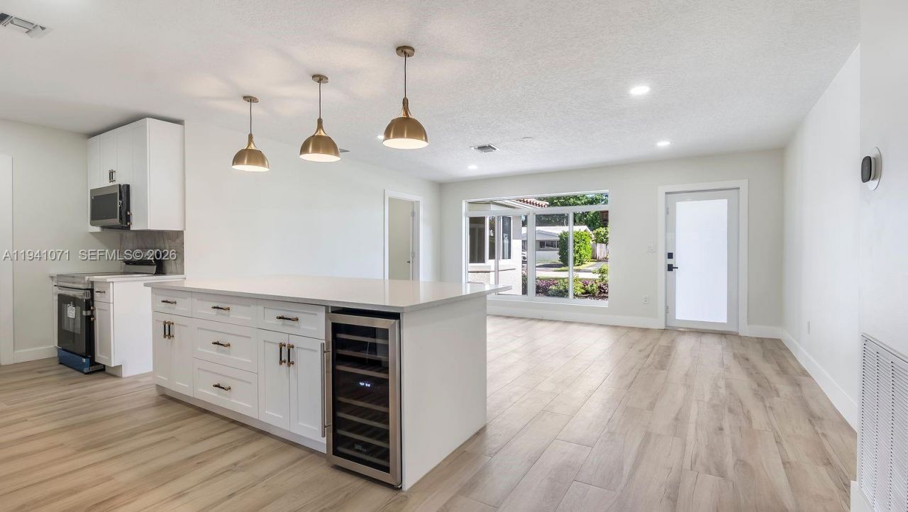 5713 NE 17th Ter, Fort Lauderdale, FL 33334 Photo