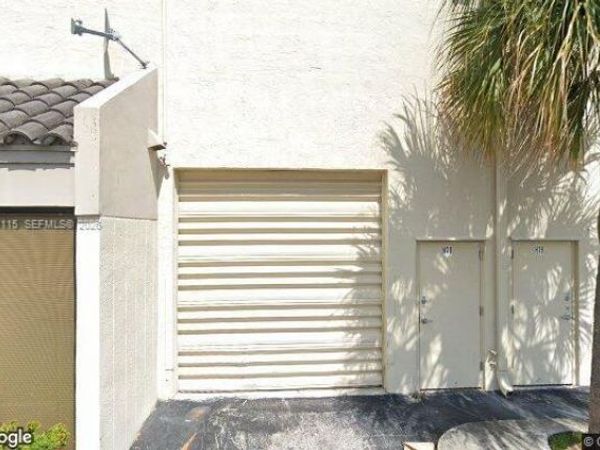 6175 NW 167th St, Unit G18, Hialeah, FL 33015