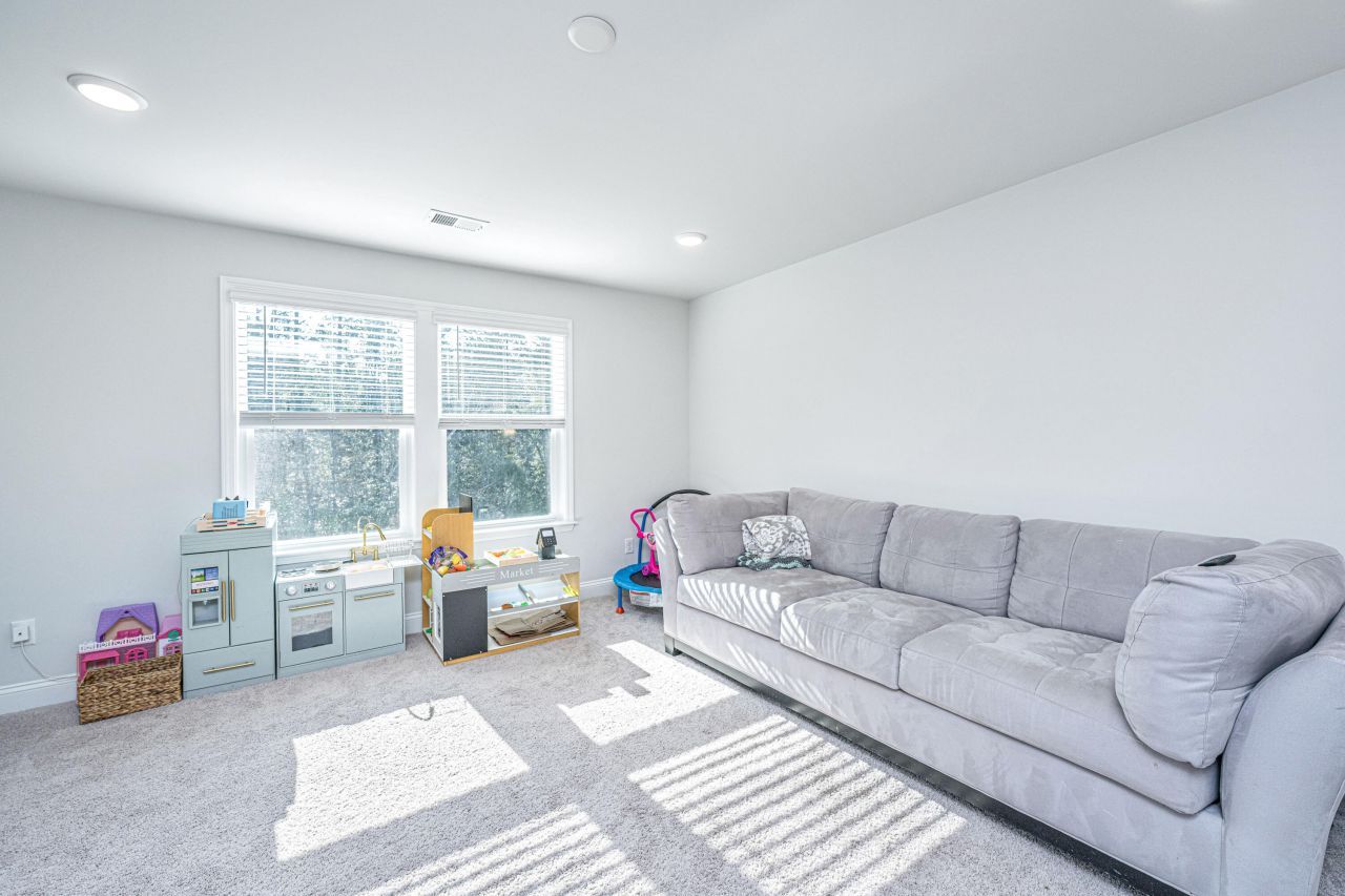 3070 Grinnell Street Photo 27