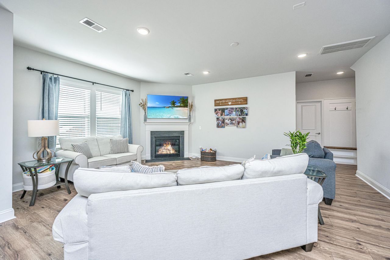 3070 Grinnell Street Photo 3