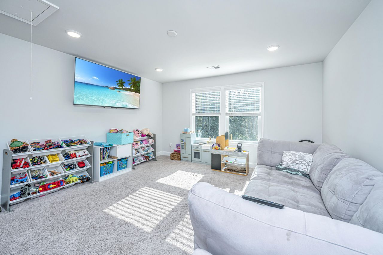 3070 Grinnell Street Photo 6