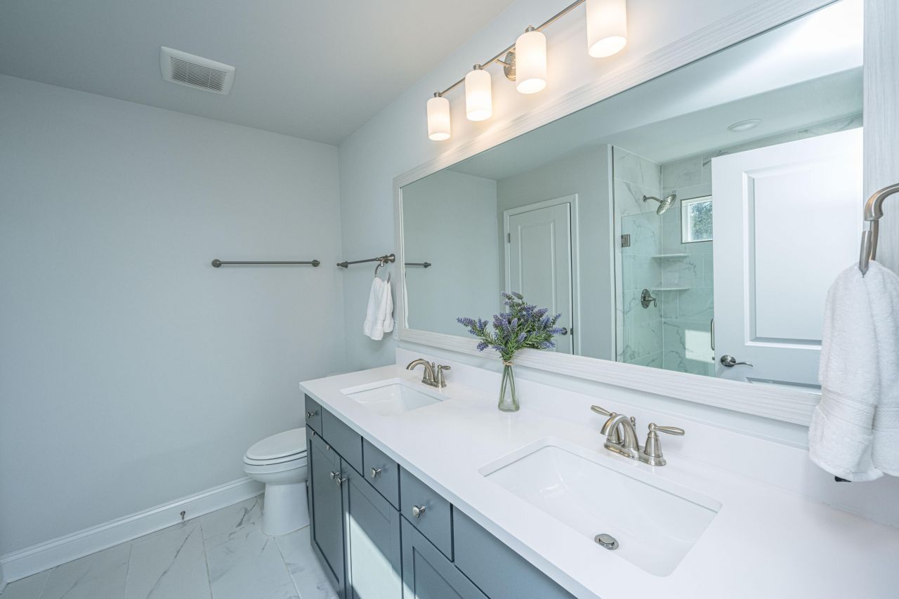 3070 Grinnell Street Photo 8