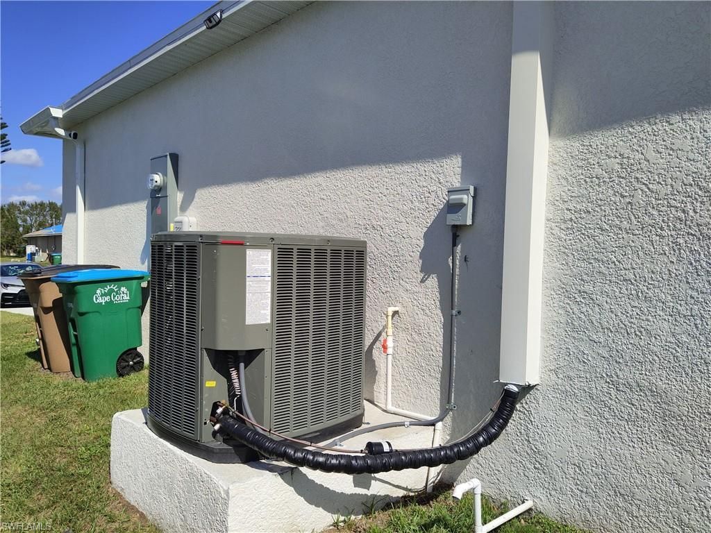 1934 NE 15th St, Cape Coral, FL 33909 Photo