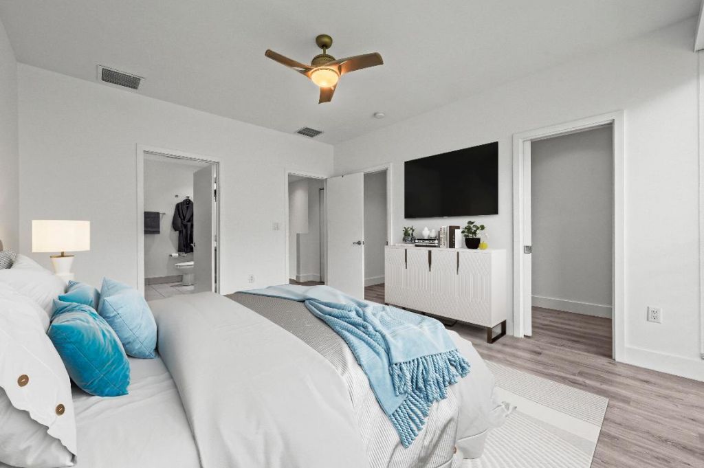 2461 NE 135th Street, North Miami, FL 33181 Photo