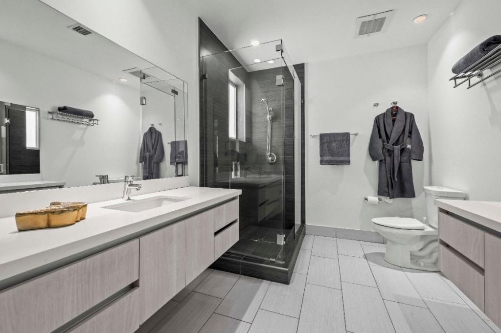 2461 NE 135th Street, North Miami, FL 33181 Photo