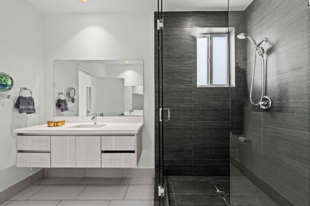 2461 NE 135th Street, North Miami, FL 33181 Photo