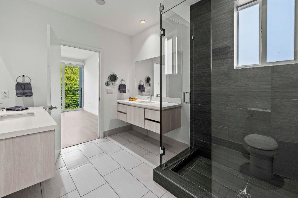 2461 NE 135th Street, North Miami, FL 33181 Photo