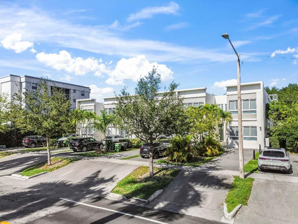 2461 NE 135th Street, North Miami, FL 33181 Photo