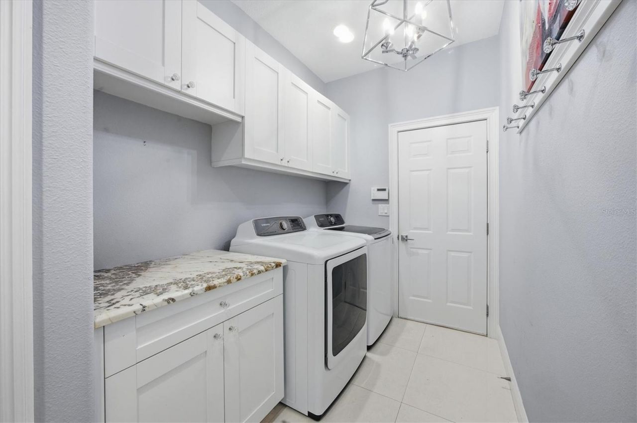 8687 Woodbriar Drive, Sarasota, FL 34238 Photo