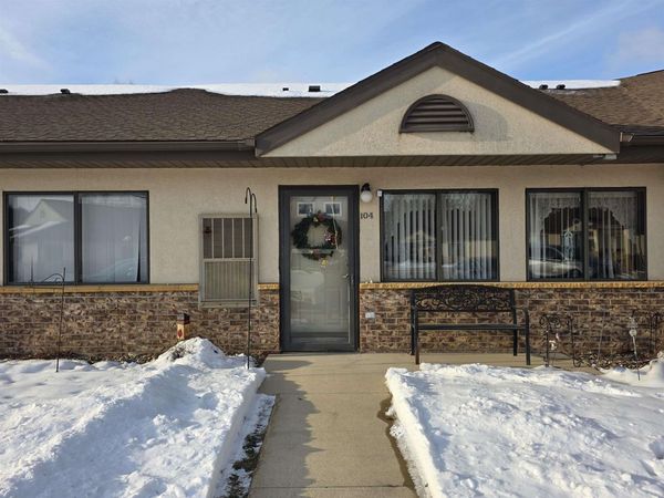 520 S 1st Avenue, Unit 104, New Hampton, IA 50659