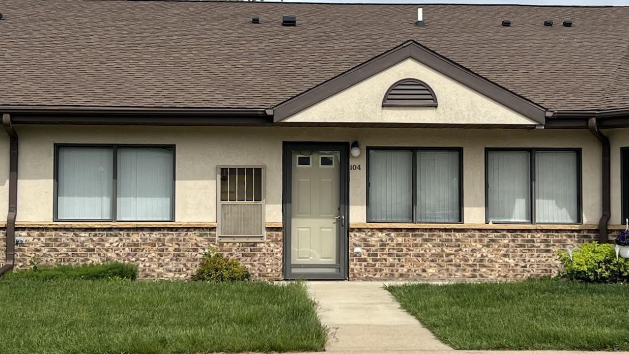 520 S 1st Avenue, Unit 104, New Hampton, IA 50659 Main Photo