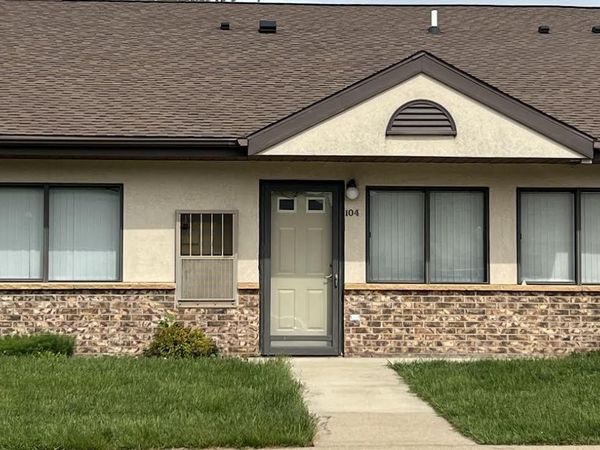 520 S 1st Avenue, Unit 104, New Hampton, IA 50659