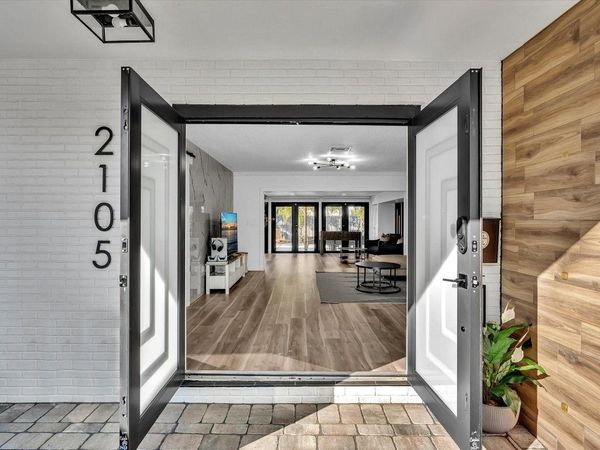 2105 NE 62nd St, Fort Lauderdale, FL 33308