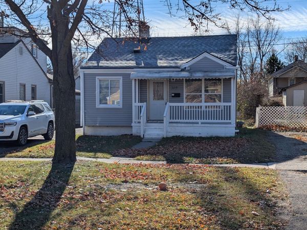 305 S South W, Pontiac, MI 48341