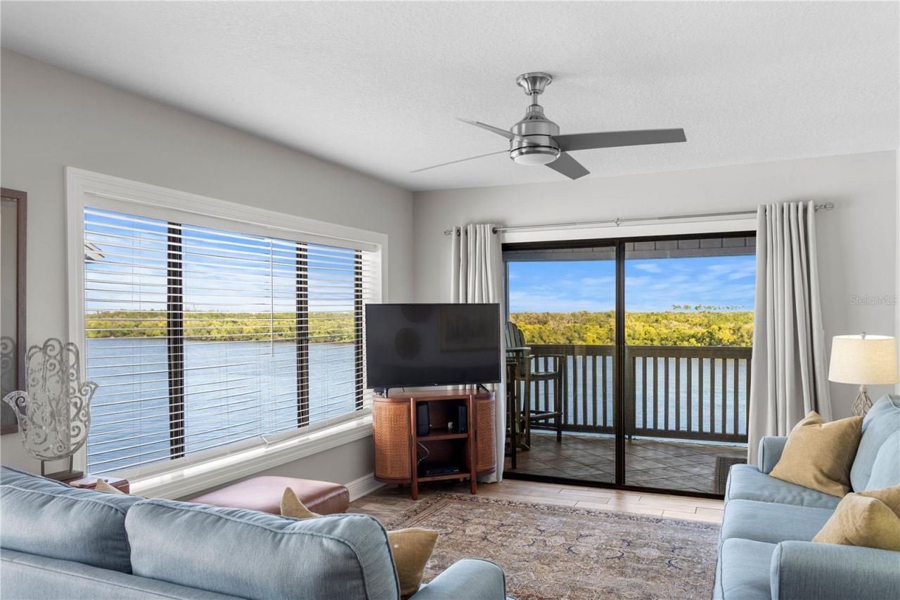 817 B Bahia Del Sol Drive, Unit 40, Ruskin, FL 33570 Photo