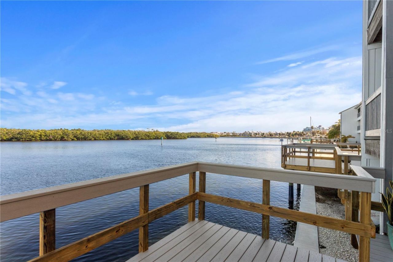 817 B Bahia Del Sol Drive, Unit 40, Ruskin, FL 33570 Photo