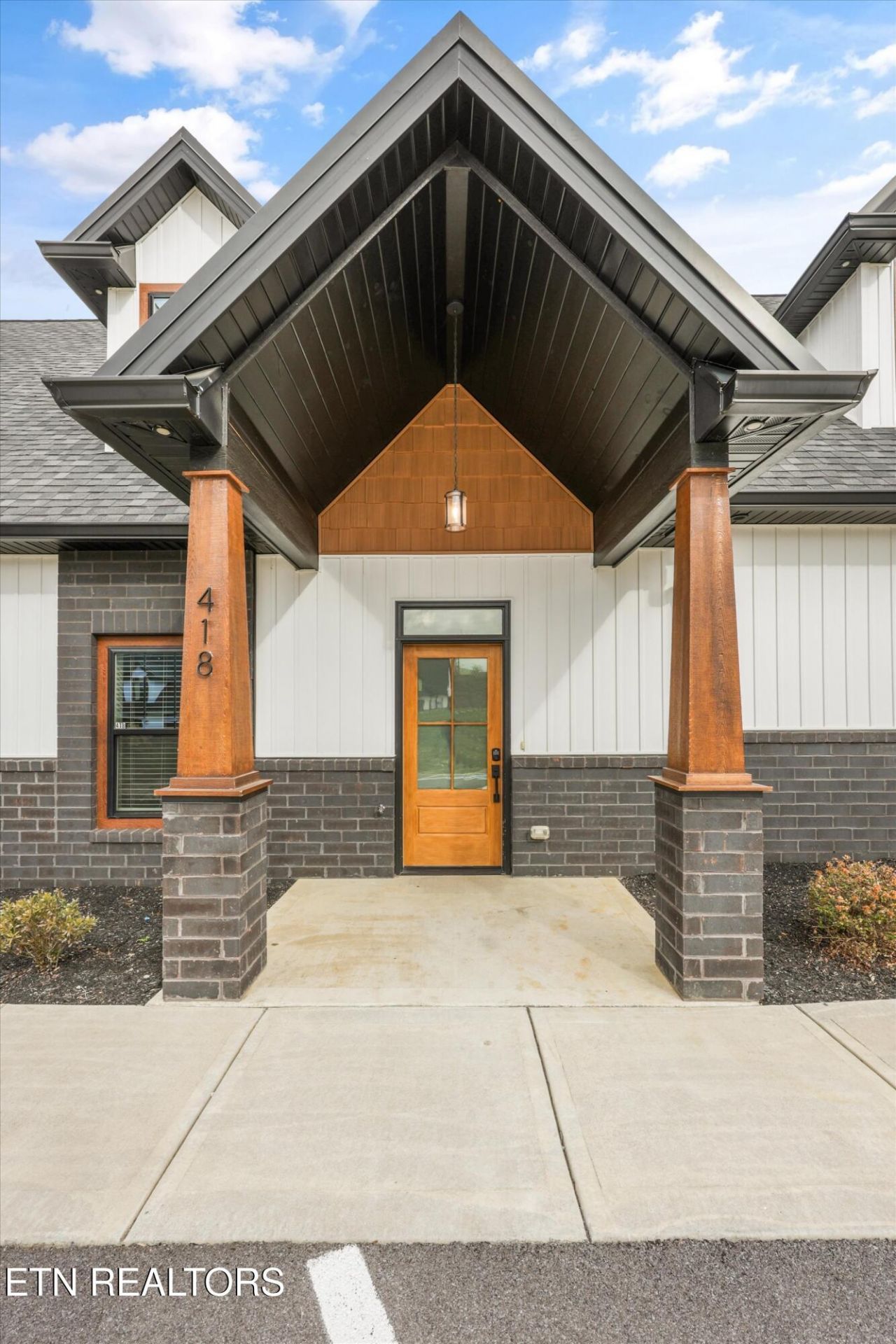 418 Fleeta Williams Way, Sevierville, TN 37862 Main Photo